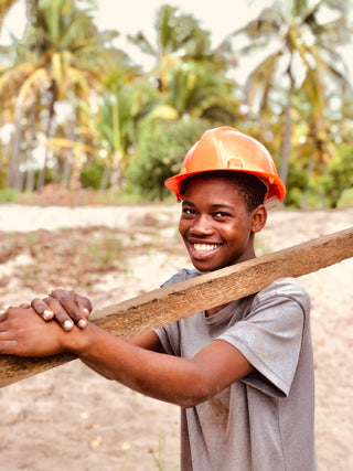 Meet Juvencio, an apprentice at the construction site in Linga Linga.